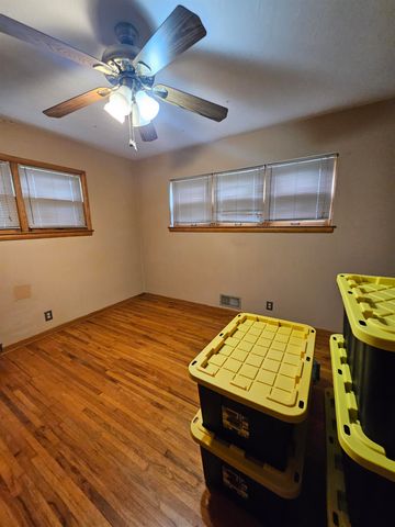 537 Aullwood Rd, Salina, KS 67401