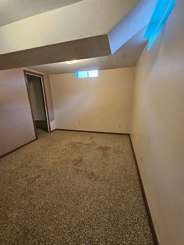 537 Aullwood Rd, Salina, KS 67401