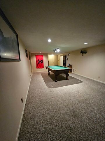 537 Aullwood Rd, Salina, KS 67401