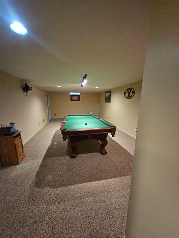 537 Aullwood Rd, Salina, KS 67401