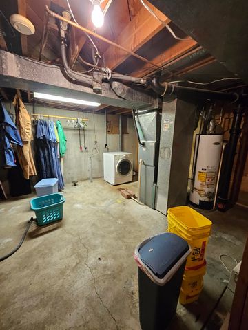 537 Aullwood Rd, Salina, KS 67401