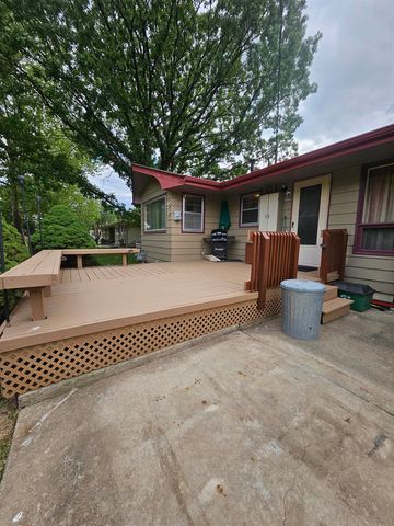 537 Aullwood Rd, Salina, KS 67401