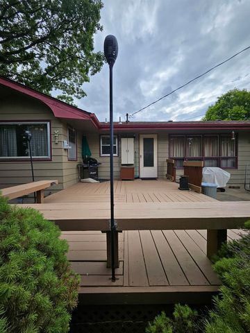 537 Aullwood Rd, Salina, KS 67401