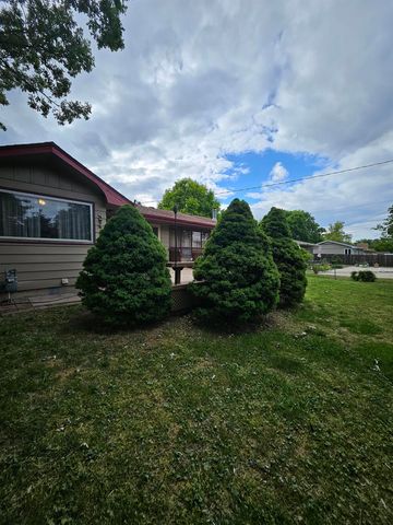 537 Aullwood Rd, Salina, KS 67401