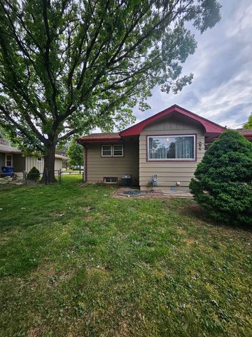 537 Aullwood Rd, Salina, KS 67401