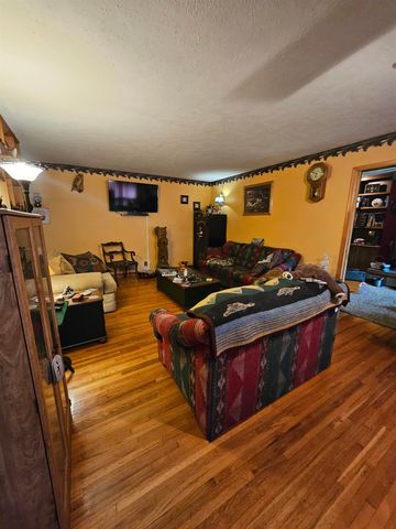 537 Aullwood Rd, Salina, KS 67401