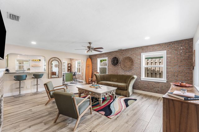 318 W Mango Street W, Lantana, FL 33462