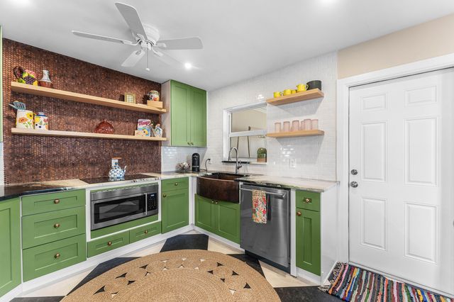 318 W Mango Street W, Lantana, FL 33462