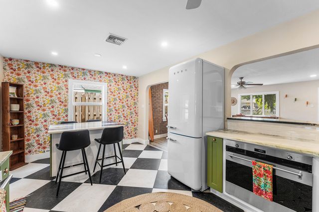 318 W Mango Street W, Lantana, FL 33462