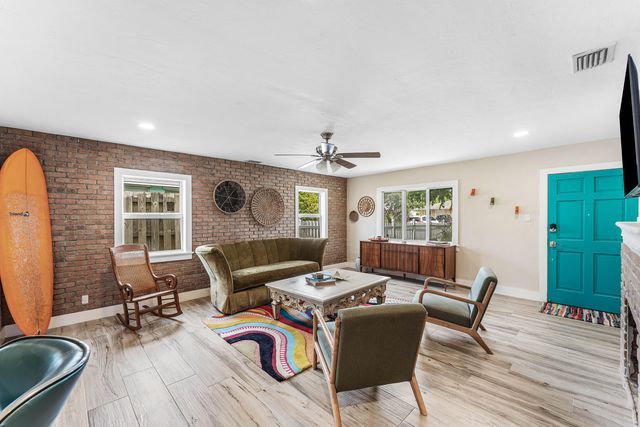 318 W Mango Street W, Lantana, FL 33462