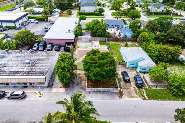 318 W Mango Street W, Lantana, FL 33462