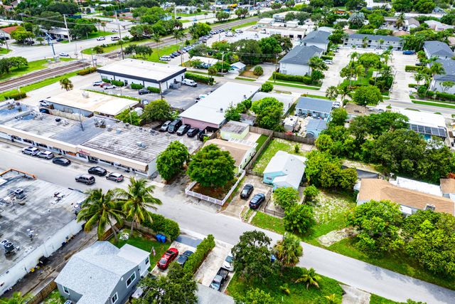 318 W Mango Street W, Lantana, FL 33462