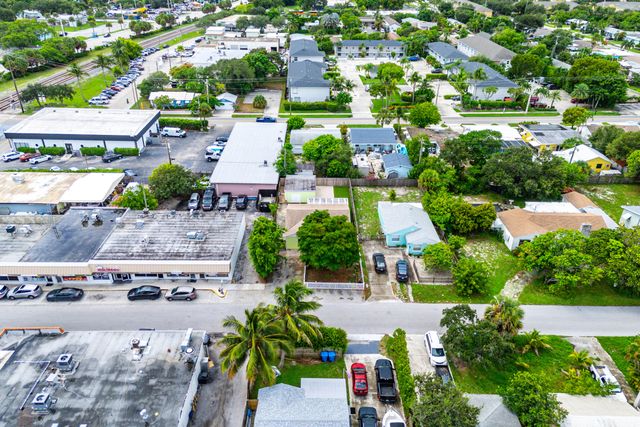 318 W Mango Street W, Lantana, FL 33462