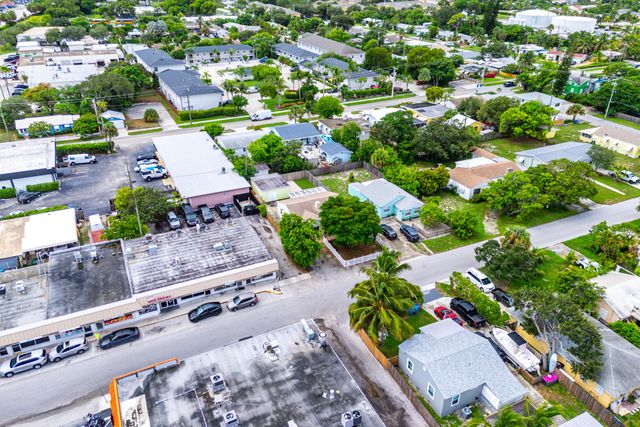 318 W Mango Street W, Lantana, FL 33462