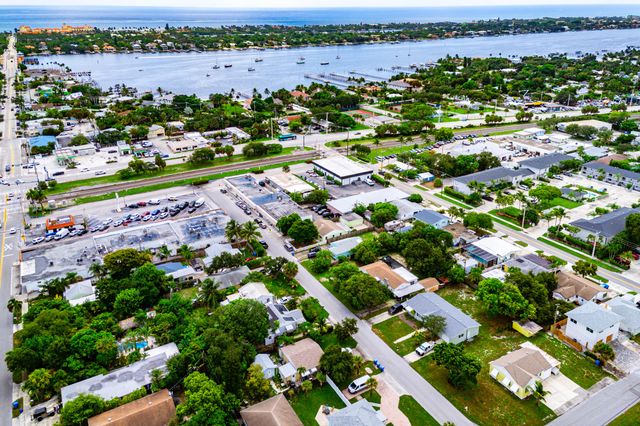 318 W Mango Street W, Lantana, FL 33462