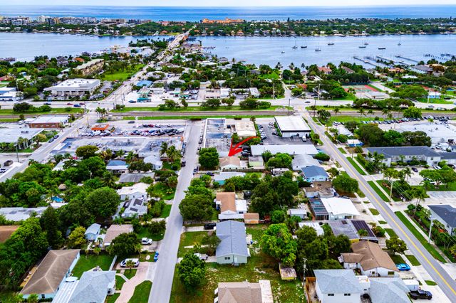 318 W Mango Street W, Lantana, FL 33462