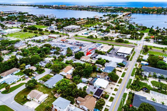 318 W Mango Street W, Lantana, FL 33462