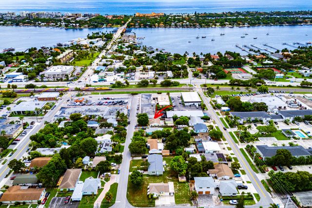 318 W Mango Street W, Lantana, FL 33462