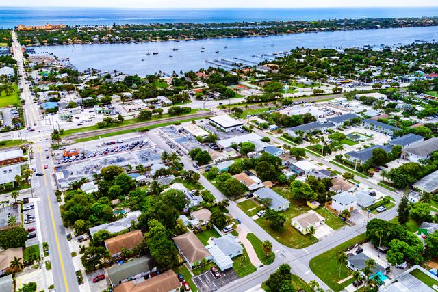 318 W Mango Street W, Lantana, FL 33462