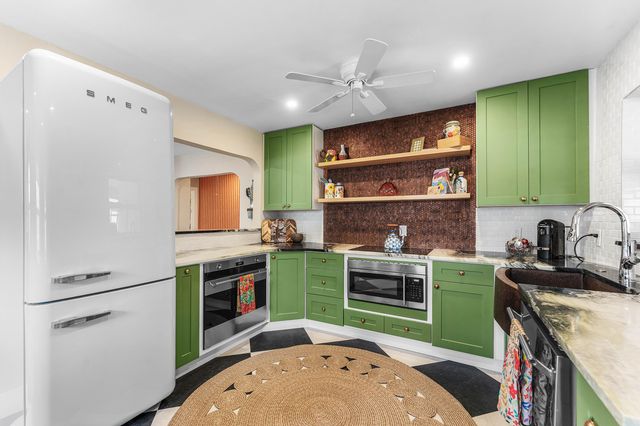 318 W Mango Street W, Lantana, FL 33462