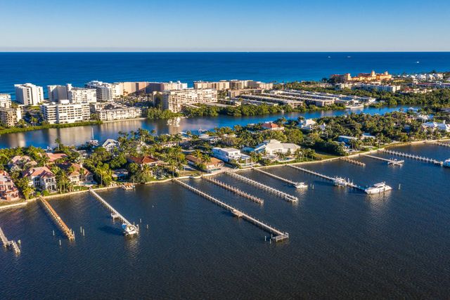 318 W Mango Street W, Lantana, FL 33462