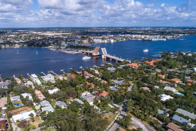 318 W Mango Street W, Lantana, FL 33462