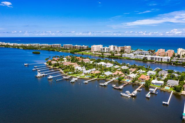 318 W Mango Street W, Lantana, FL 33462