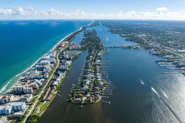 318 W Mango Street W, Lantana, FL 33462