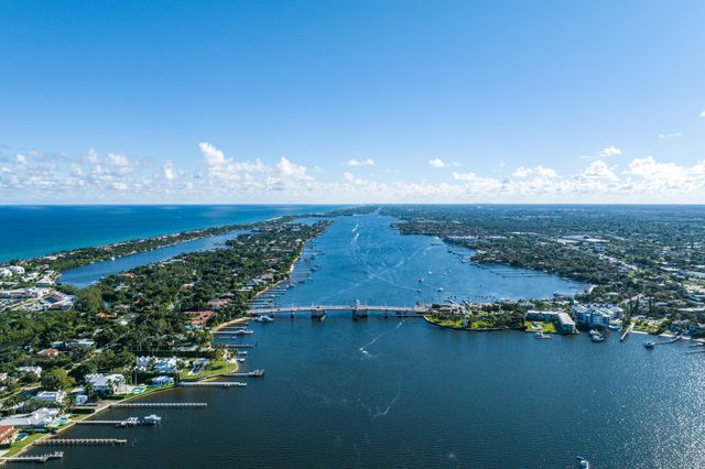 318 W Mango Street W, Lantana, FL 33462