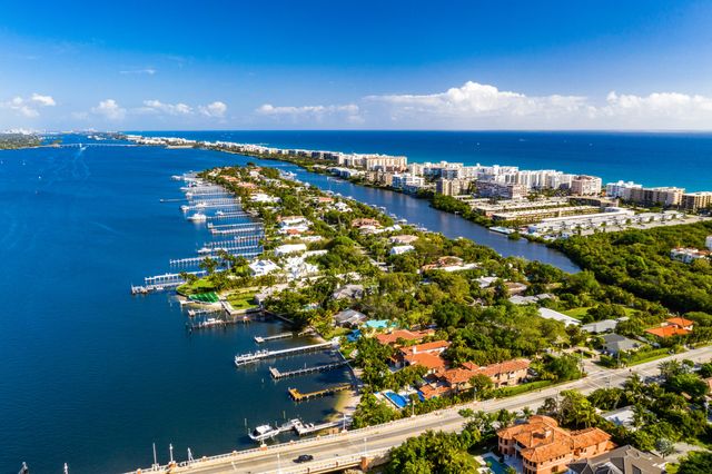 318 W Mango Street W, Lantana, FL 33462