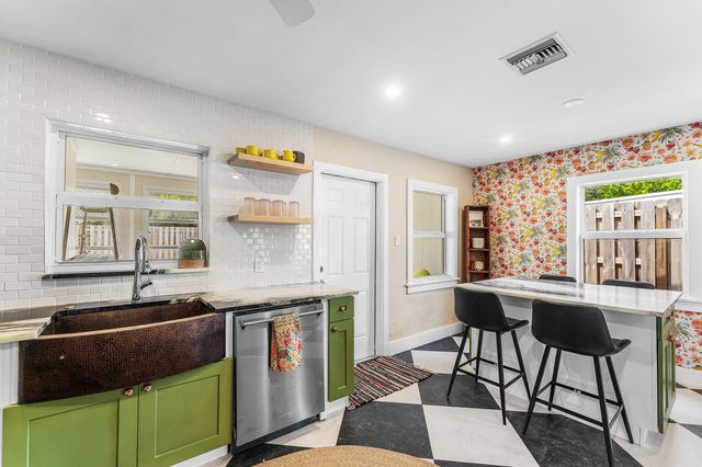 318 W Mango Street W, Lantana, FL 33462