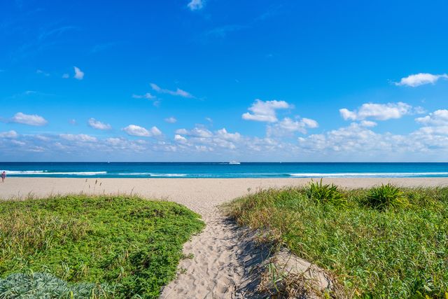 318 W Mango Street W, Lantana, FL 33462