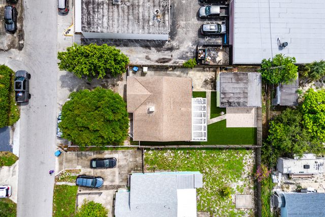 318 W Mango Street W, Lantana, FL 33462