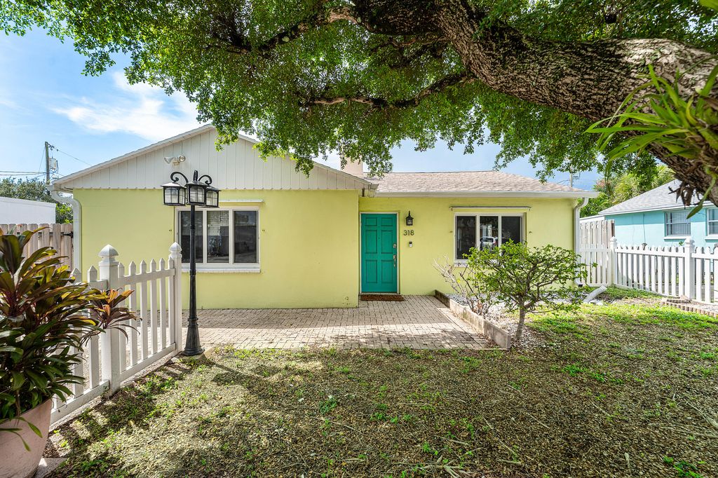 318 W Mango Street W, Lantana, FL 33462