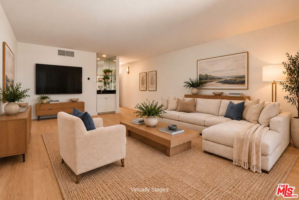 970 Palm Avenue 211, West Hollywood, CA 90069 — photo 2