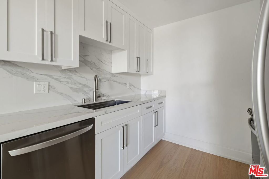 970 Palm Avenue 211, West Hollywood, CA 90069 — photo 4