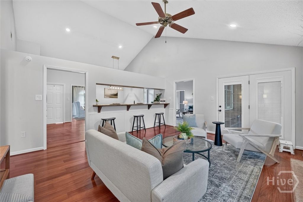 Image 11 of property listing at 742 Sterling Road, Richmond Hill, GA 31324