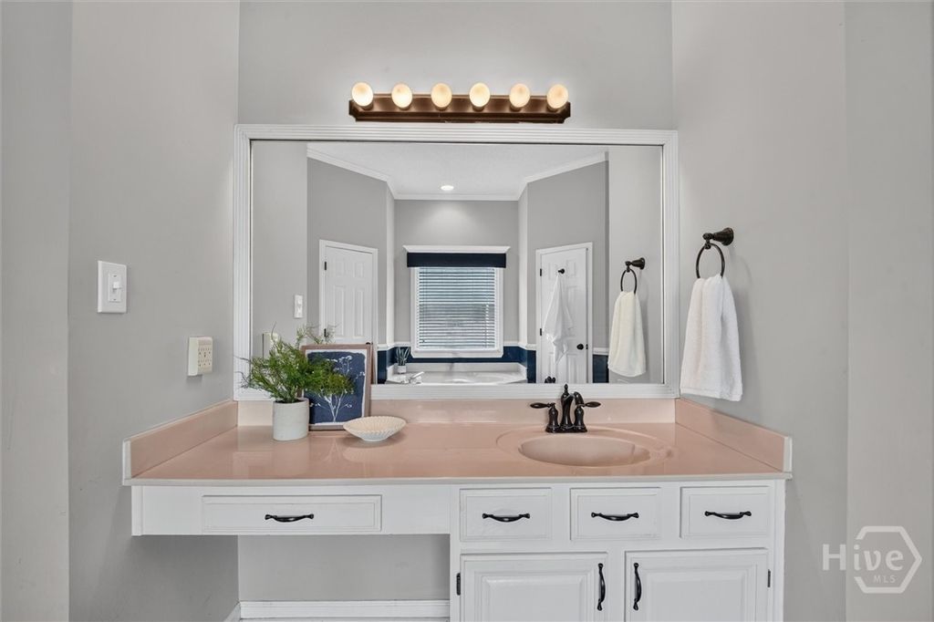 Image 20 of property listing at 742 Sterling Road, Richmond Hill, GA 31324