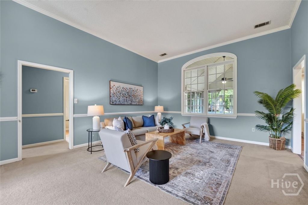 Image 4 of property listing at 742 Sterling Road, Richmond Hill, GA 31324
