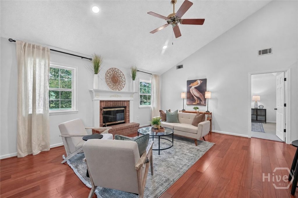 Image 9 of property listing at 742 Sterling Road, Richmond Hill, GA 31324