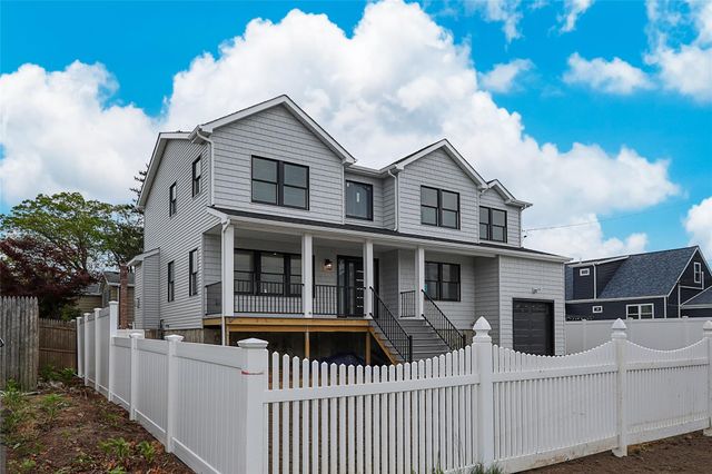 482 S 5th Street, Lindenhurst, NY 11757