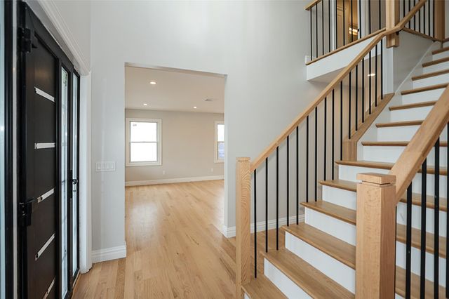 482 S 5th Street, Lindenhurst, NY 11757
