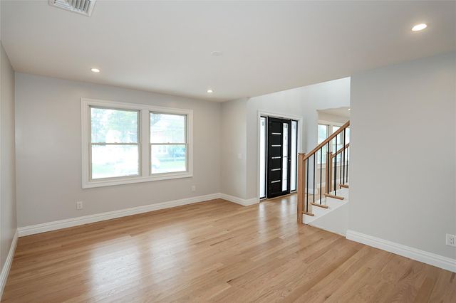 482 S 5th Street, Lindenhurst, NY 11757