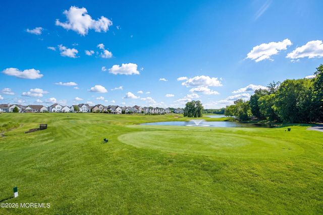 23 Whistling Straits Drive, Monroe, NJ 08831