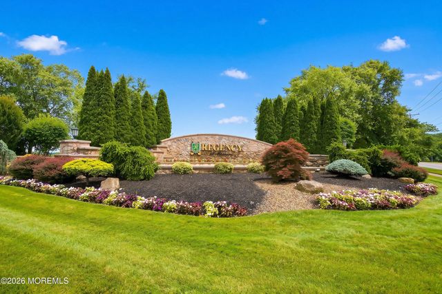 23 Whistling Straits Drive, Monroe, NJ 08831