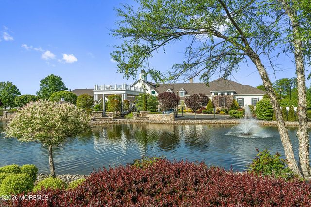 23 Whistling Straits Drive, Monroe, NJ 08831