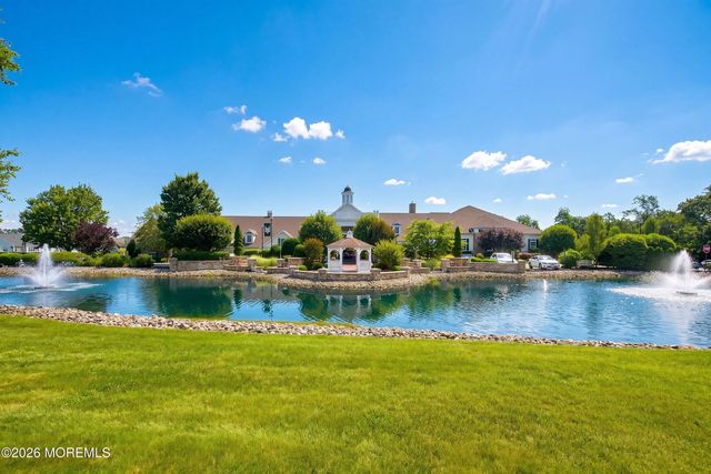 23 Whistling Straits Drive, Monroe, NJ 08831