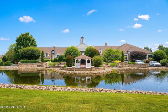 23 Whistling Straits Drive, Monroe, NJ 08831