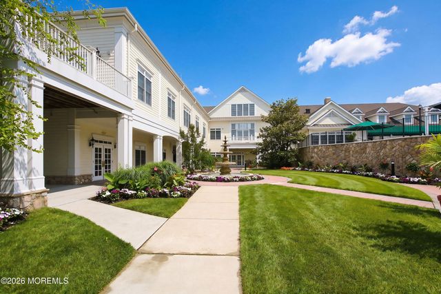 23 Whistling Straits Drive, Monroe, NJ 08831