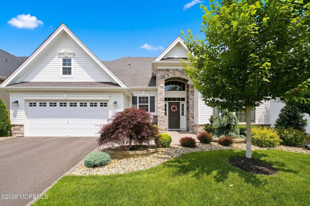23 Whistling Straits Drive, Monroe, NJ 08831